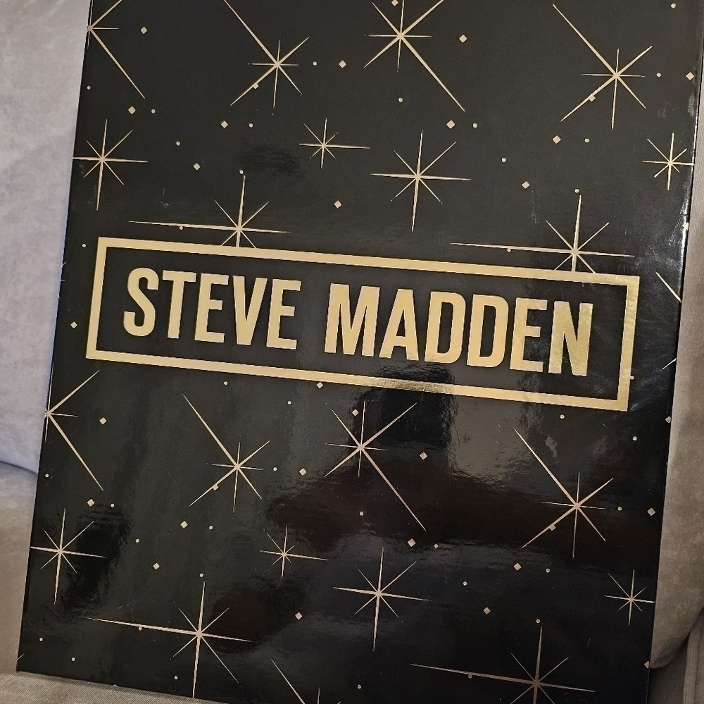 Steve madden 3 piece gift set - Picture 2 of 7